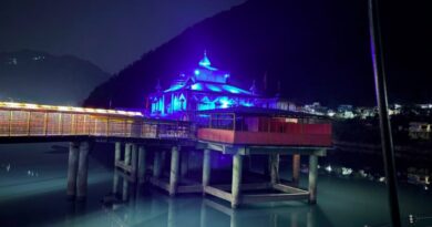 धारी देवी मंदिर परिसर को आकर्षक वॉल वॉशर लाइटिंग से सजाया गया