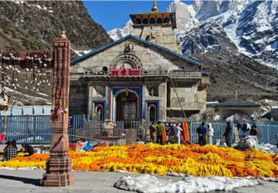 फूलों से महकी केदारपुरी: बाबा केदार की उत्सव डोली आज पहुँचेगी गौरीकुंड