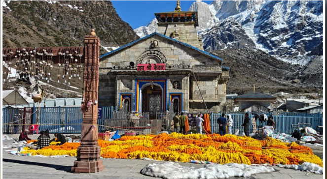 फूलों से महकी केदारपुरी: बाबा केदार की उत्सव डोली आज पहुँचेगी गौरीकुंड