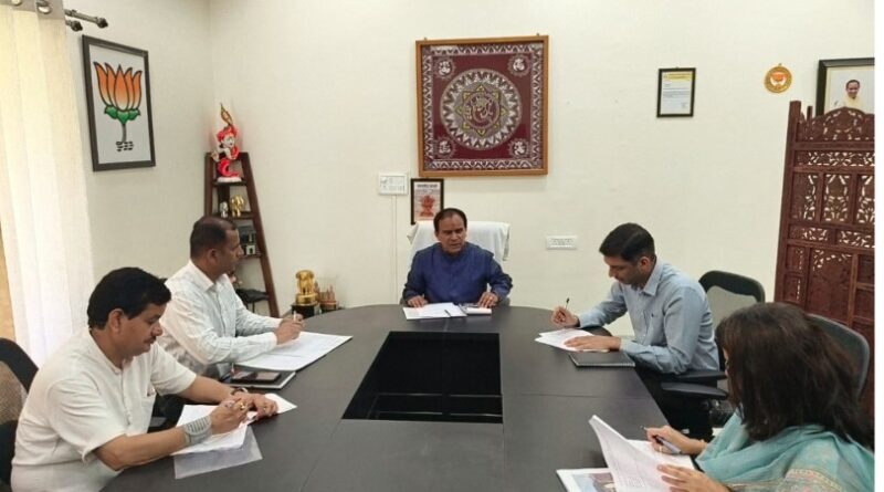 धारी देवी पर्यटन सर्किट के निर्माण में लायें तेजी- डाॅ. धन सिंह रावत