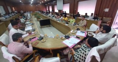 जिला पंचायत अध्यक्ष की अध्यक्षता में की बैठक में विभिन्न विकास कार्यों की गई समीक्षा