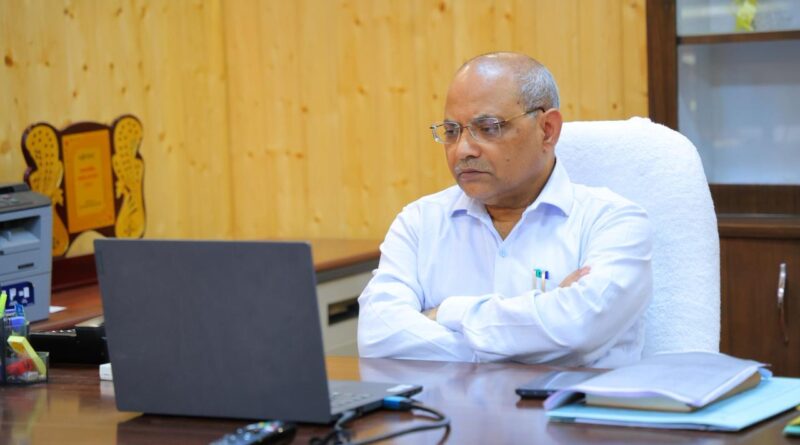 चारधाम यात्रा मार्गों पर एमआरपी से अधिक वसूली बर्दाश्त नहीं, होगी सख्त कार्रवाई : आयुक्त