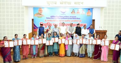 मुख्यमंत्री धामी ने 276 युवाओं को बांटे नियुक्ति पत्र