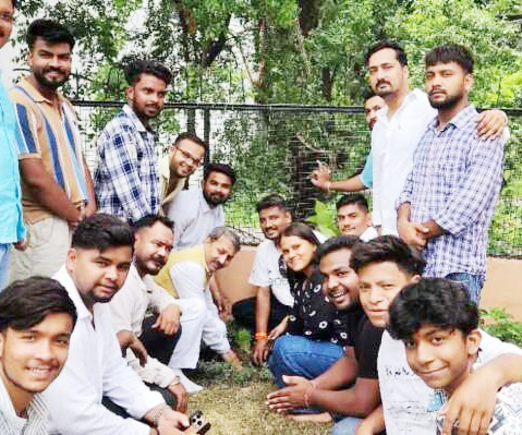 पौधारोपण कार्यक्रम में पर्यावरण संरक्षण का दिया संदेश