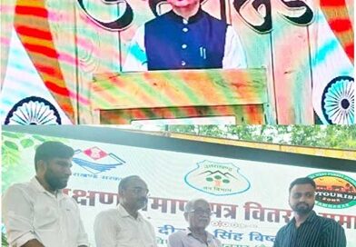 नेचर गाइड प्रशिक्षित युवाओं को रोजगार पंजीकरण प्रमाण-पत्र वितरण