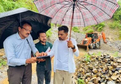भारी बारिश के बीच ग्राउंड जीरो पर उतरे डीएम, कार्लीगाढ़, सहस्रधारा और सपेरा बस्ती का लिया जायजा, दिए सुरक्षा के सख्त निर्देश