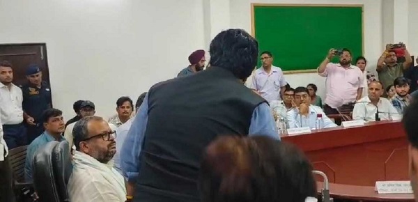 सांसद निधि के काम खारिज होने पर भड़के राज्यसभा सांसद, बीच में छोड़ी मीटिंग