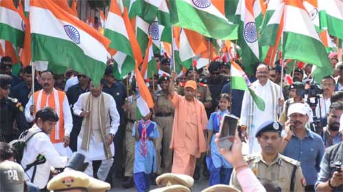सीएम योगी ने तिरंगा यात्रा का किया शुभारंभ, बोले- ऊर्जा का प्रतीक हमारा युवा