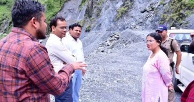 पिंडर घाटी के दुर्गम क्षेत्रों में डीएम अपूर्वा पाण्डे का स्थलीय निरीक्षण, व्यवस्थाओं में सुधार के निर्देश
