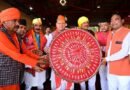 चम्पावत : देवीधुरा में फलों-फूलों से बरसी बग्वाल, ऐतिहासिक पाषाण युद्ध के साक्षी बने लाखों श्रद्धालु,सीएम धामी ने माँ वाराही के दर्शन कर प्रदेशवासियों की सुख-समृद्धि की कामना