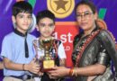 खेल मंत्री रेखा आर्या ने प्रतियोगिता के विजेता खिलाड़ियों को मेडल पहनाकर सम्मानित किया