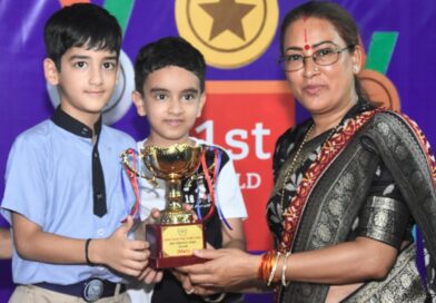 खेल मंत्री रेखा आर्या ने प्रतियोगिता के विजेता खिलाड़ियों को मेडल पहनाकर सम्मानित किया