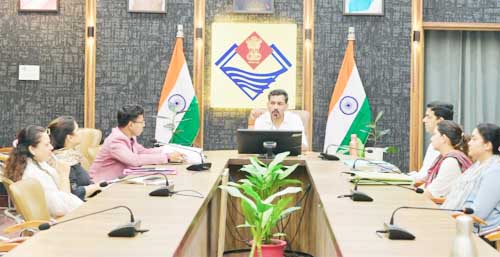 वन भूमि हस्तांतरण के लंबित प्रकरणों के निस्तारण में लाएं तेजी- जिलाधिकारी