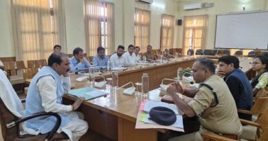 हल्द्वानी: कैंची धाम के जाम पर नाराज केंद्रीय मंत्री अजय टम्टा, बैठक में अधिकारियों को दिया चार दिन का अल्टीमेटम बोले- मैं और हमारी सरकार क्यों खाए जनता की गाली