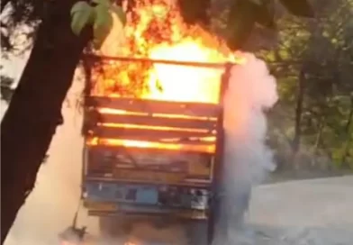 नैनीताल-काठगोदाम मार्ग पर पटाखों से भरे एक ट्रक में अचानक लगी आग