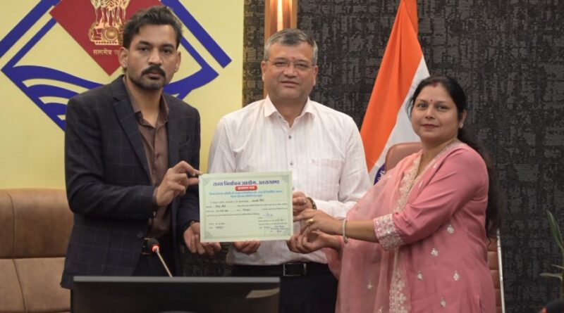 देहरादून में जिला योजना समिति के नवनिर्वाचित सदस्यों को मिले प्रमाण पत्र