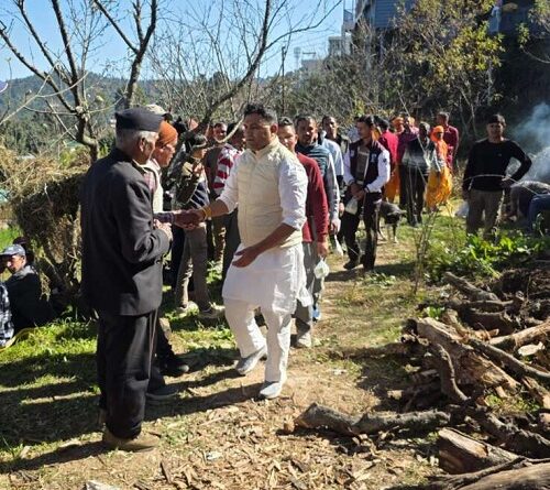 भीमताल : कैबिनेट मंत्री राम सिंह कैड़ा ने सुनी ग्रामीणों की समस्या, अधिकारियों को समस्याओं का समाधान करने के दिए निर्देश