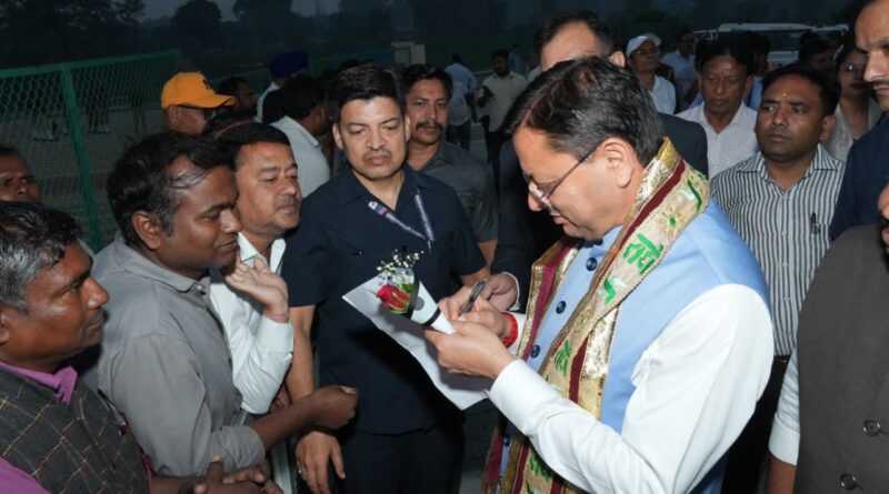 मुख्यमंत्री ने सुनीं जनसमस्याएं, अधिकारियों को दिए त्वरित समाधान के निर्देश