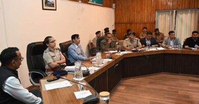 नैनीताल : कैंचीधाम में ट्रैफिक एवं पार्किंग व्यवस्था को लेकर कुमाऊँ कमिश्नर दीपक रावत ने की बैठक, श्रद्धालुओं को किसी भी प्रकार की असुविधा न होने दिए निर्देश