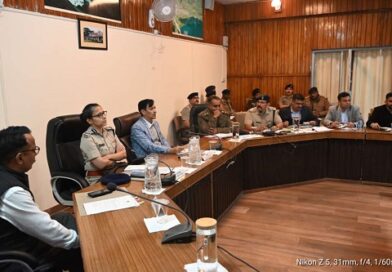 नैनीताल : कैंचीधाम में ट्रैफिक एवं पार्किंग व्यवस्था को लेकर कुमाऊँ कमिश्नर दीपक रावत ने की बैठक, श्रद्धालुओं को किसी भी प्रकार की असुविधा न होने दिए निर्देश